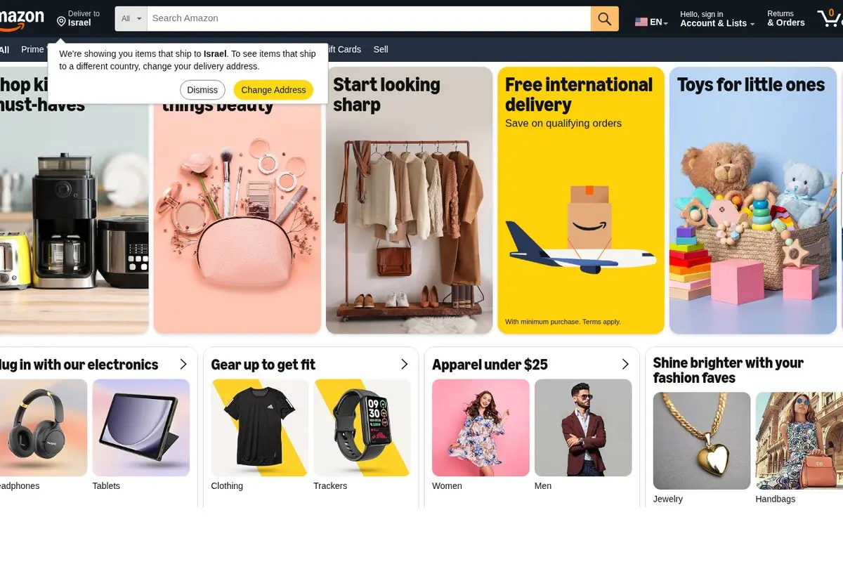 צילום מסך של דף הבית של Amazon עם מבצעים ואזורי קנייה