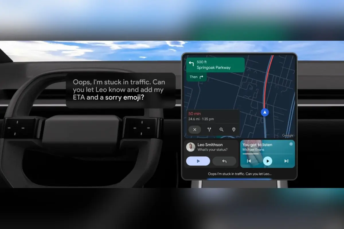 ממשק Android Auto במסך הרכב עם ניווט, הודעה מאיש קשר והמילים "Oops, I'm stuck in traffic" מוצגות על המסך