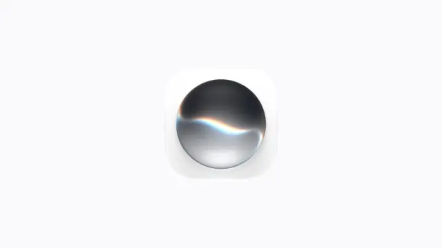 סמל Siri החדש: כדור מתכתי מבריק על רקע לבן