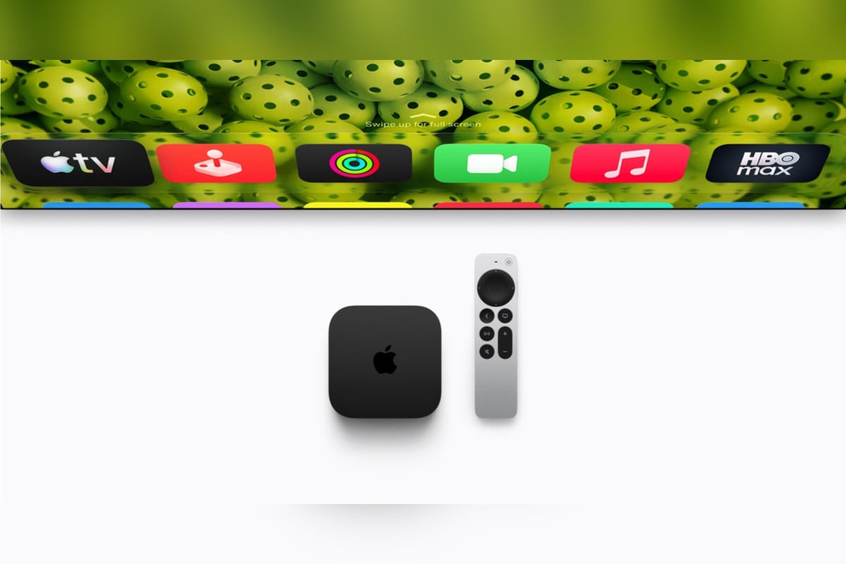 קופסת Apple TV 4K השחורה לצד השלט החדש, מעל שורת אפליקציות של tvOS