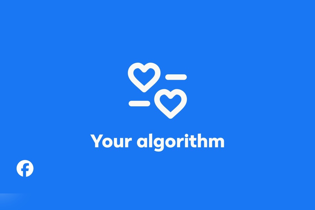 כרזת הפיצ'ר "Your algorithm" של פייסבוק על רקע כחול, עם סמל של לבבות ומחוונים וכיתוב "Your algorithm" ולוגו פייסבוק