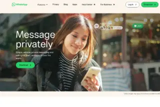 דף הבית של WhatsApp עם הכותרת "Message privately" ותמונה של אישה מסתכלת על טלפון